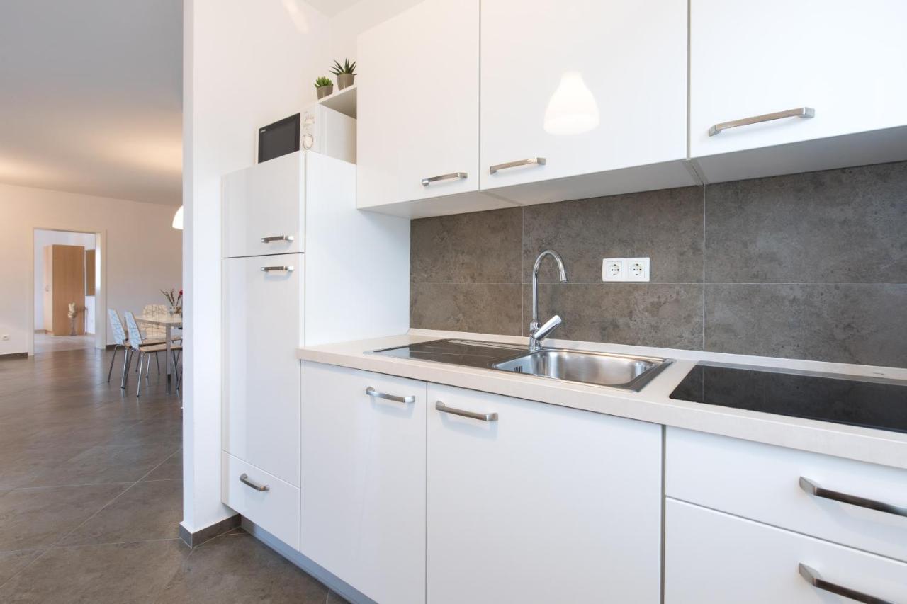 Apartmani Laura Krk Krk Town Exterior foto
